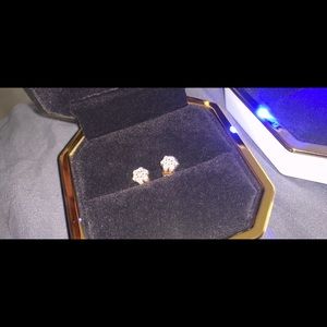 14k gold cluster cut .5 carats In diamonds